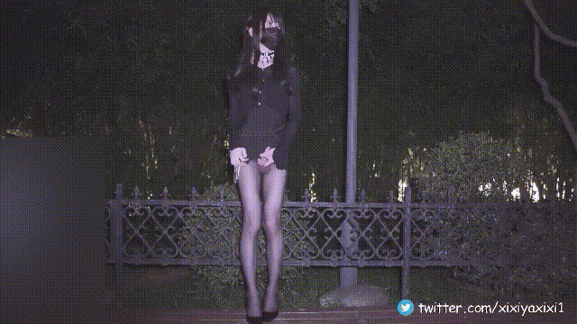nb01.xyz z004-[4K]-高叉连衣裙露出-wearing-split-skirt-in-the-park-FIomZuBjjFszQa.gif